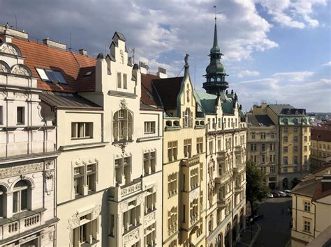 Il fiume che attraversa varsavia si chiama vistola ed è il corso d'acqua più lungo della polonia, circa 1047 km. Paesaggio Urbano Di Praga In Un Sole Di Pomeriggio Con Il ...