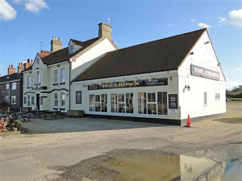 The Crown Public House And Restaurant © Adrian S Pye Geograph