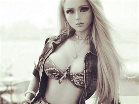 Valeria Lukyanova La Barbie Girl Ukrainienne Avoue Avoir Recours
