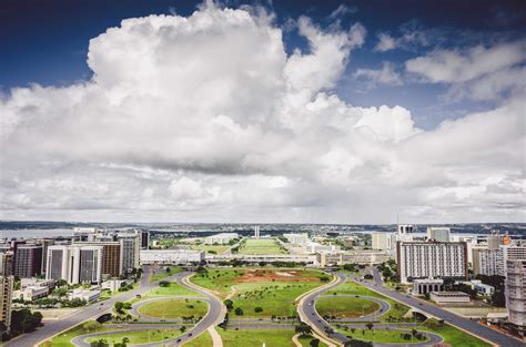 Brasília, the capital of brazil and the seat of government of the distrito federal, is a planned city in the central highlands of brazil. Brasília - Clubkultur in der Stadt aus dem Reißbrett ...