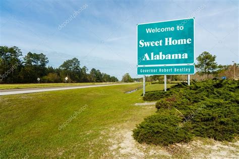 Alabama State Sign Stock Editorial Photo © Fotoluminate 110705610