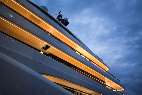 Into The Light Feadship