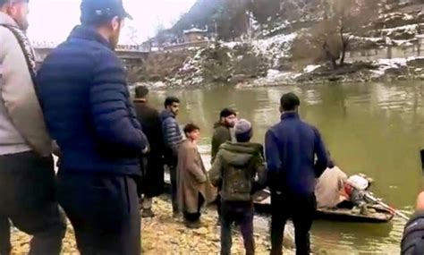 Girl Jumps Into River Jhelum In Baramulla Rescue Ops On