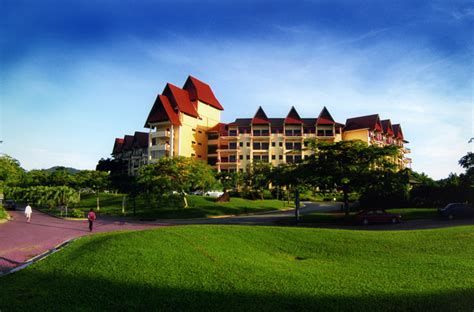 A'famosa resort offers its guests a golf course and an outdoor pool. A' Famosa Resort - Wikipedia