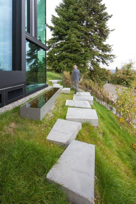 10 Landscaping Ideas For Using Stepping Stones In Your