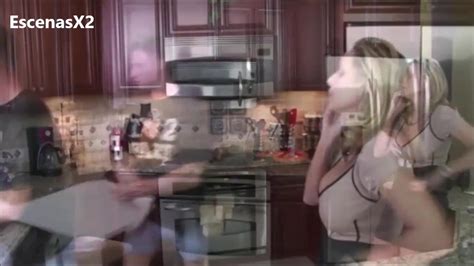 Jodi West Calienta a su madre y se la folla en la cocina Español