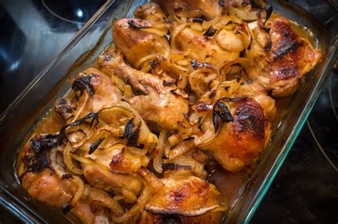 Es una elección muy popular en todo el mundo por su sabor, su precio siempre y cuando lo prepares bien, podrás cocinarlo en un gran número de formas que incluyen asarlo, saltearlo y hacerlo a la parrilla. POLLO A LA CERVEZA ASADO AL HORNO - Recetas con Pollo