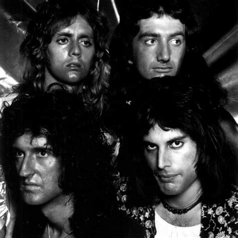Queen In 1974 1 Queen Pictures Queen Freddie Mercury Freddie Mercury