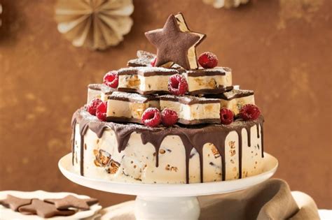 Christmas isn't complete without a christmas pudding, trifle or yule log. 10 amazing Christmas desserts (image 1 of 10) - www.taste ...