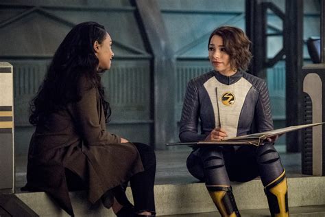 The Flash Nora Races To Save Iris In The New Promo For Season 5