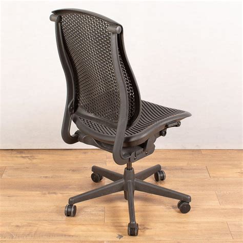 Enjoy the comfort and luxury of the chair that business executives, music, television and movie producers and. Herman Miller Celle Office Chair