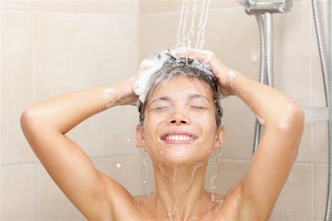 Fotos de gente bañandose en la ducha Imagui