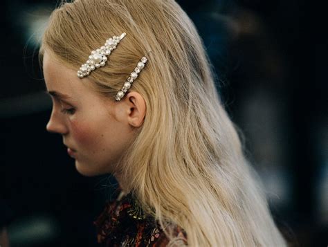 Hair clips trend has been a popular trend of 2019 spring/summer. Currently Crushing On: Hair Barrettes - Honestly WTF ...