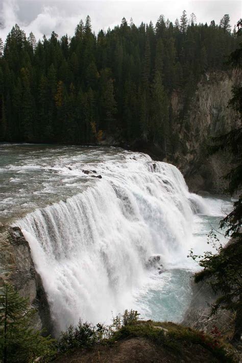 Wapta Falls A Wide Powerful Falls In The Canadian Rockies