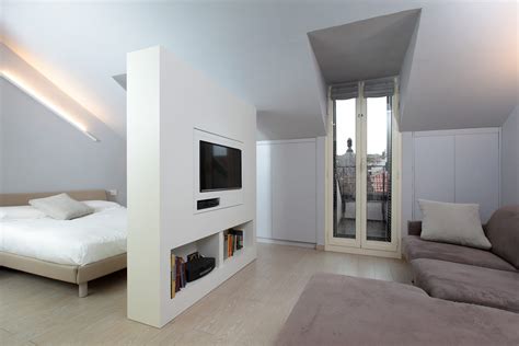 Dachboden schlafzimmer klein caseconrad com. Architetto roberta castelli minimalistische wohnzimmer ...