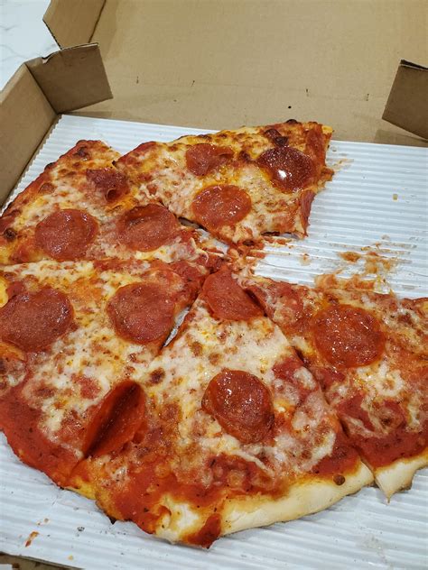 Delicious Greasy Pepperoni Pizza 🤤 Rglutenfree