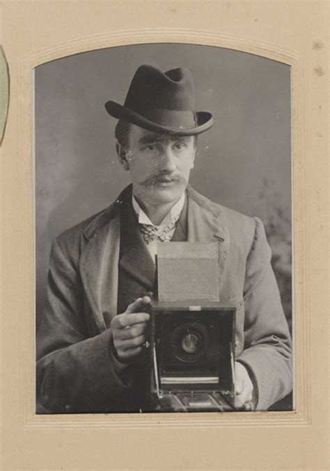 Tbt 11 Vintage Photos Of Vintage Photographers And Old Time Cameras