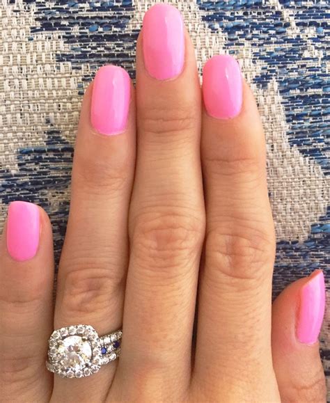 Dnd Gel Duo Polish Victorian Blush Dnd 552 Love This Bright Pink Gel Color For The Spring