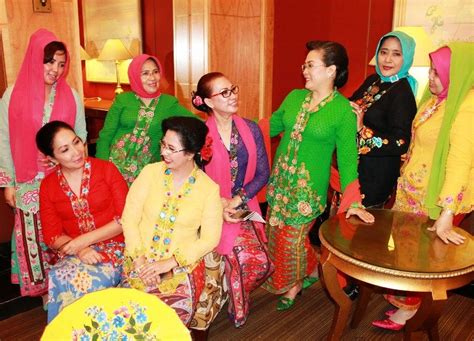 Ragam Pakaian Adat Dari Semua Provinsi Di Indonesia Yang Menampilkan
