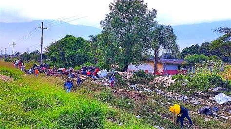 Vuelca Tr Iler Y Termina Destrozado El Operador Queda Prensado