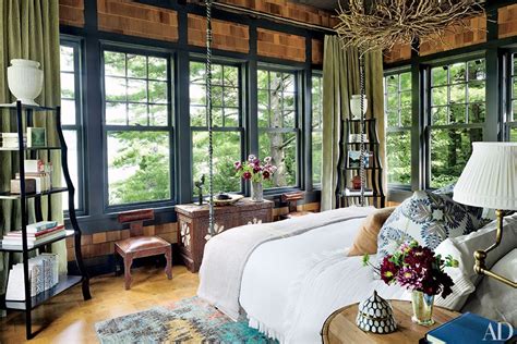 Some people like their rustic bedroom in modern look by adding luxurious chandelier, while some prefer the vintage. 14 Rustic Bedrooms That Bring the Outdoors In