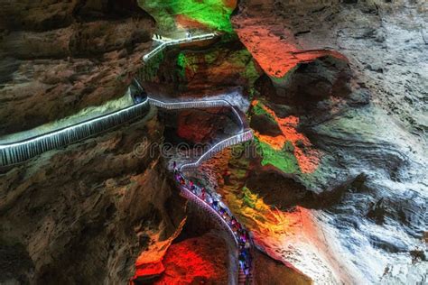 Huanglong Cave Formations And Walkway Stock Image Image Of Karst