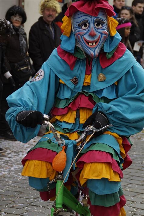 Colorful Friendly Color Clown Face Head Figure Fool Haestraeger