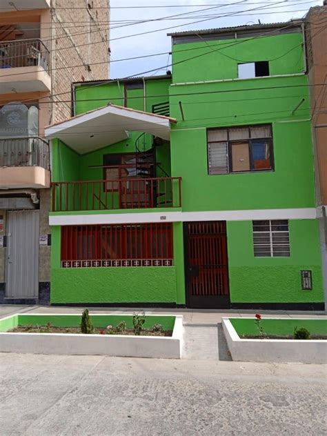 Casa En Venta De 3 Pisos En Zona Comercial Ubicada En Cercado De Lima