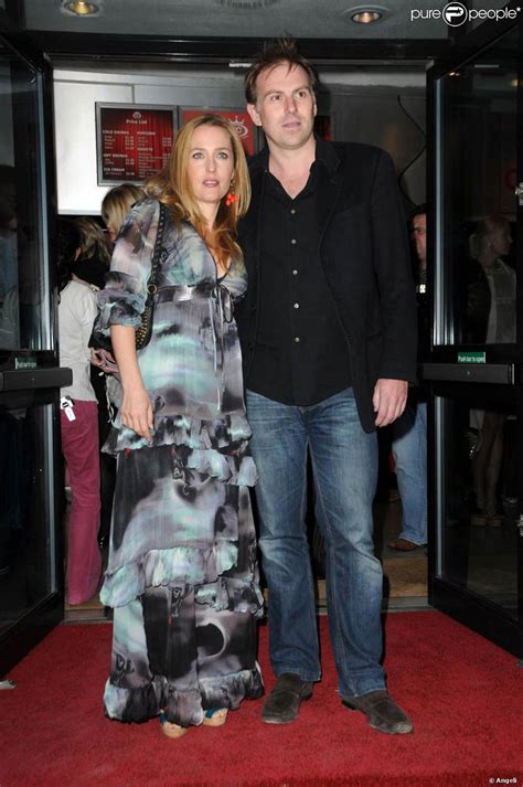 La Ravissante Gillian Anderson Et Son Compagnon Mark Griffiths à L Occasion De L Avant Première