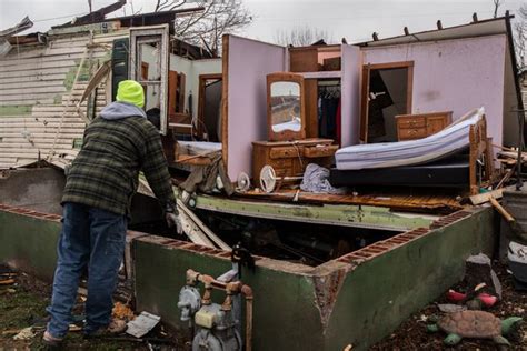 Tornadoes Leave 3 Dead Trail Of Destruction In Midwest Huffpost