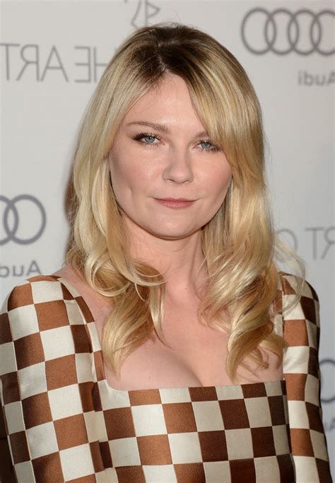 Kirsten Dunst Long Blonde Curly Hairstyle With Side Bangs For Summer