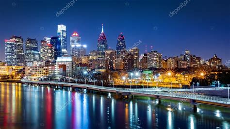 Philadelphia Skyline By Night — Stock Photo © Mandritoiu 99150768