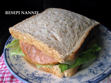Sandwich telur dengan ham ayam | egg & chicken ham sandwich. RESEPI NANNIE: SANDWICH CHICKEN SALAMI