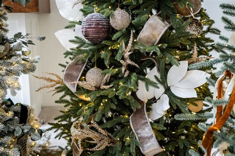How To Decorate A Christmas Tree With Ribbon Balsam Hill Blog