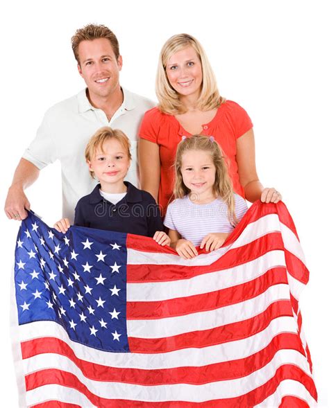 Familia La Familia Americana Soporta La Bandera De Estados Unidos Foto
