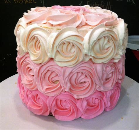 Perfect for topping cupcakes, pies, cakes and more, this piping technique is easy to do with buttercream or stabilized whipped cream frosting. Rose tips Wilton 1M open star, 2D closed star or Ateco 852 ...