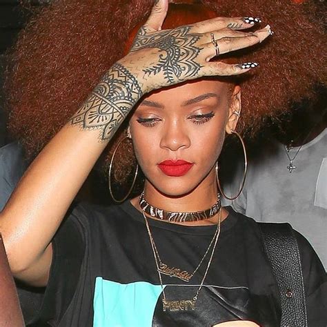 Essa Tatto Na Mão Design Muito Lindo Rihanna Red Hair Best Of