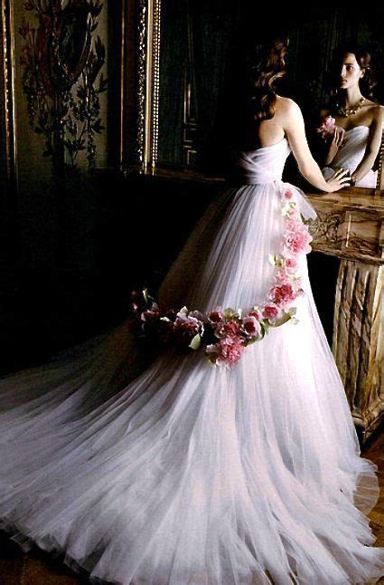 diorのドレスで、女神になれる！エレガントで最上級の女性の為のクチュリエ♡にて紹介している画像 bridal gowns wedding gowns dior bridal