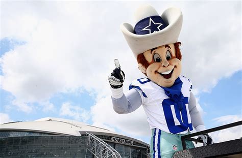 Dallas Cowboys Rowdy Wins Favorite Nfl Mascot Of The Year