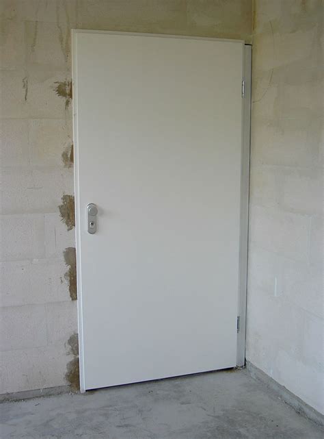 Les portes de service pour sécuriser vos bâtiments ! Porte d'entrée et de service - Marconnet