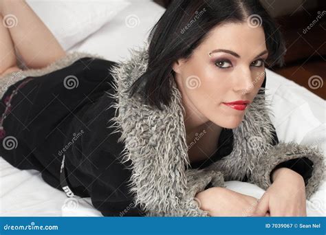 Nackte Erwachsene Frau Stockbild Bild Von Bett Abgedeckt