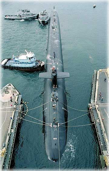 Trident Class Nuclear Submarine Us Navy Submarines Nuclear