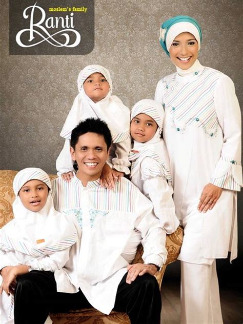 Beberapa warna yang sering dipakai antara lain konveksi baju kami memiliki pengalaman dalam memilih ekspedisi yang cocok untuk pengiriman paket. 55+ Model Baju Muslim Seragam Keluarga Warna Putih Terbaru ...