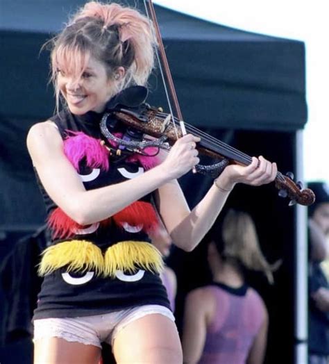 Pin By Os On Lindsey Lindsey Stirling Female Musicians Women Of Rock