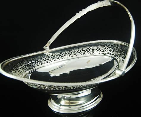 Elegant And Large Antique Silver Plated Basket By Elkington And Co ラブ