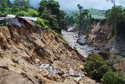 Massive Landslide Blocks Entry Into Bali Village The Bali Sun