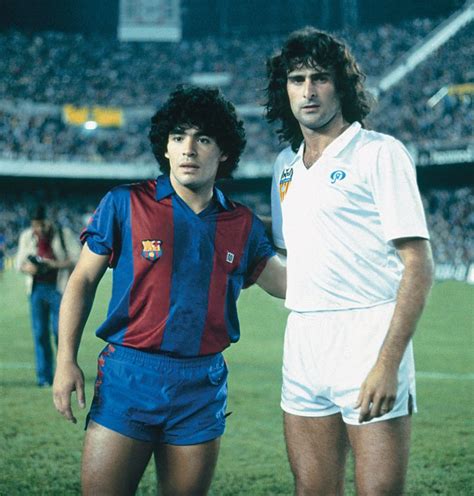 Mario kempes, exjugador argentino que militó durante siete temporadas en el valencia cf, afirmó cada vez que maradona abre la boca es un problema. Kempes, Caniggia y Batistuta despidieron a Diego Maradona ...