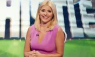 Holly Willoughby Stuns Viewers As She Flashes Knickers Daily Mail Online