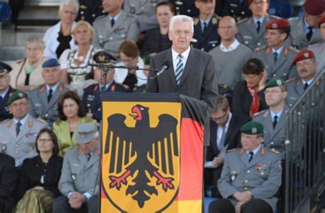 Wenn die betreiber von restaurants, cafés und hotels nicht bald sähen, wann sie wieder arbeiten und mit einnahmen rechnen könnten, werde die pleitewelle, die sich. Der baden-württembergische Ministerpräsident Winfried ...