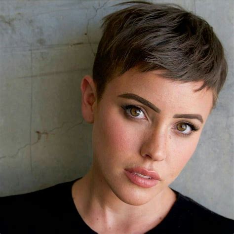 Pin By Raluca Popovici On Short Hairstyles Short Hair Styles Pixie